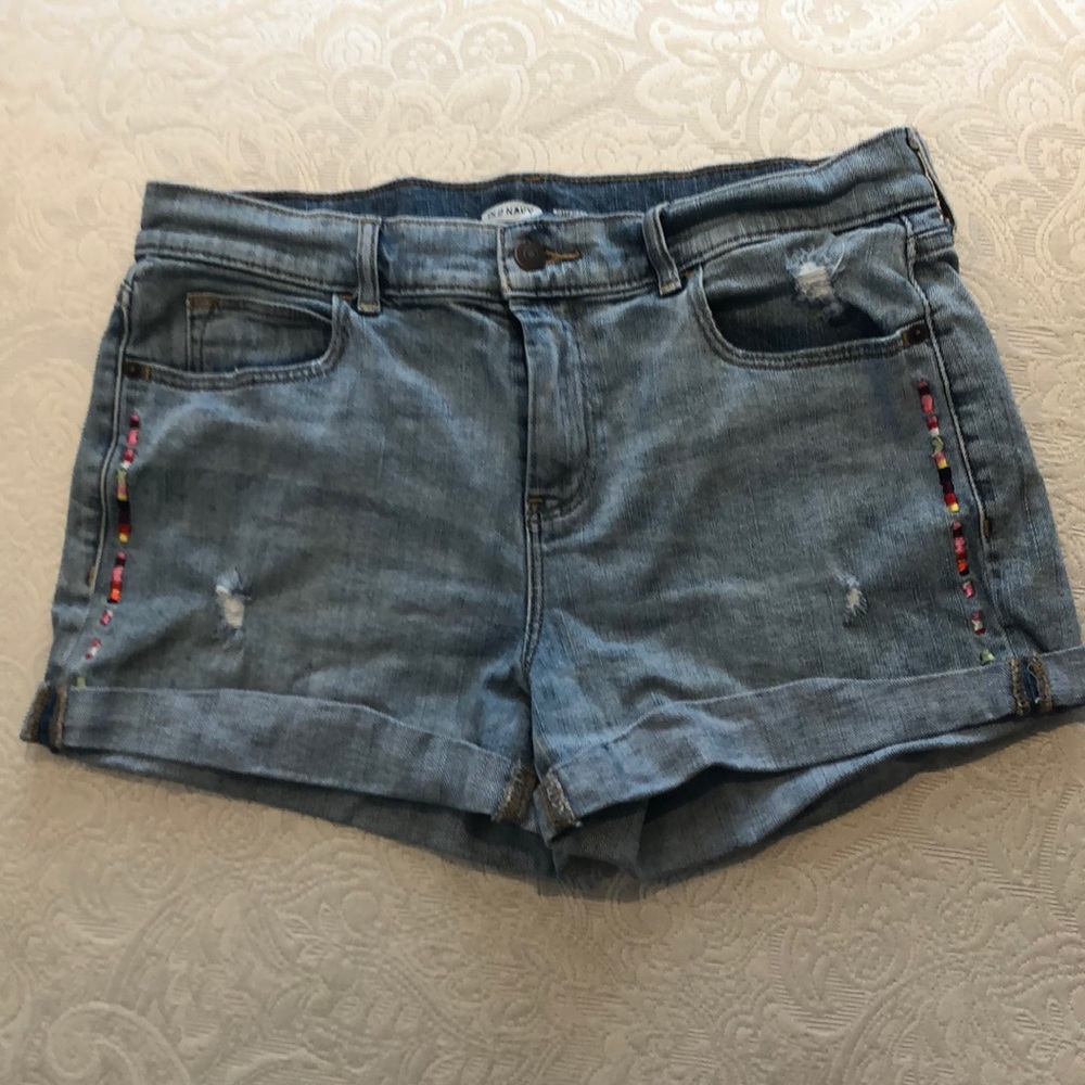 Old Navy “boyfriend” fit denim short w/ embroidery